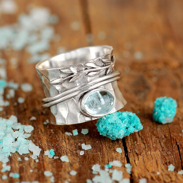 Vintage Ring med Inlagd Kristall i Silver