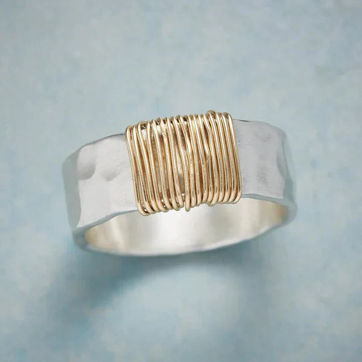 Vintage Ring med Gyllene Tråd i Silver